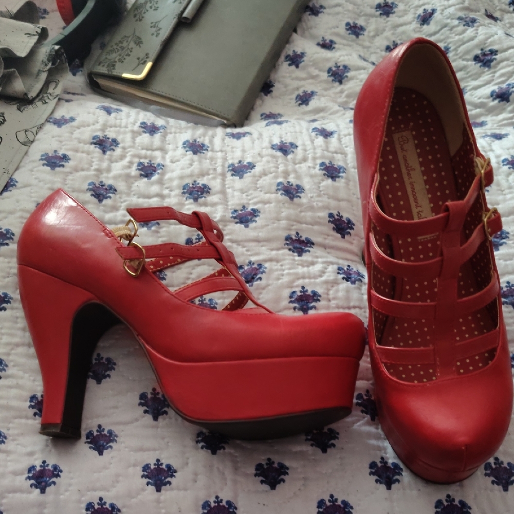 Chic Red Strappy Heels